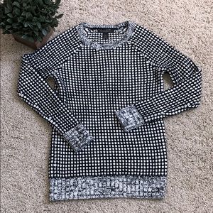 XXSP Black & White Banana Republic Sweater🧣